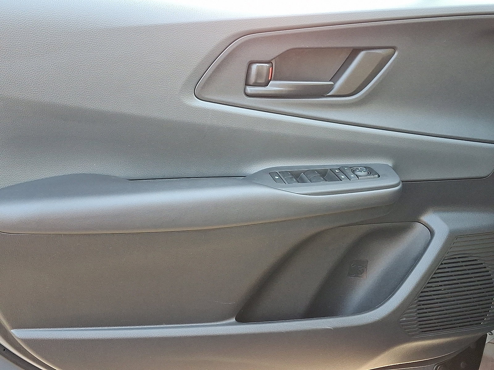 Used 2025 Toyota Prius LE FWD image 13