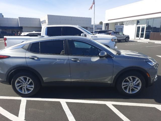 Used 2025 Buick Envista Preferred w/ Convenience I Package image 2