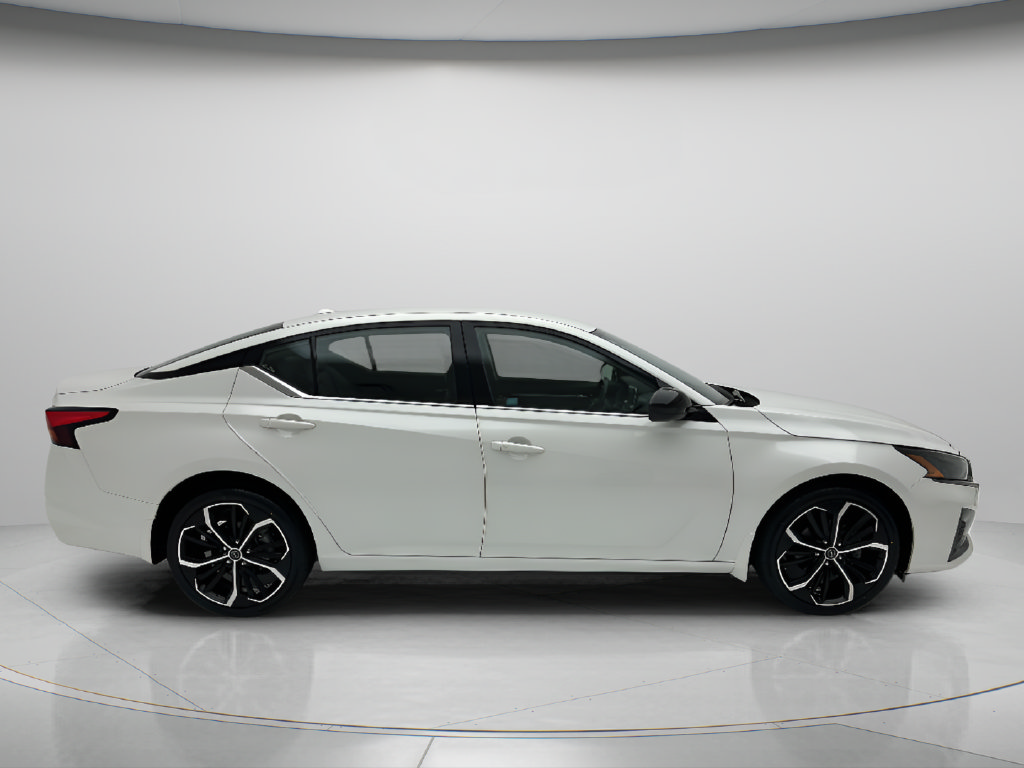 Used 2023 Nissan Altima 2.5 SR AWD/4WD image 6