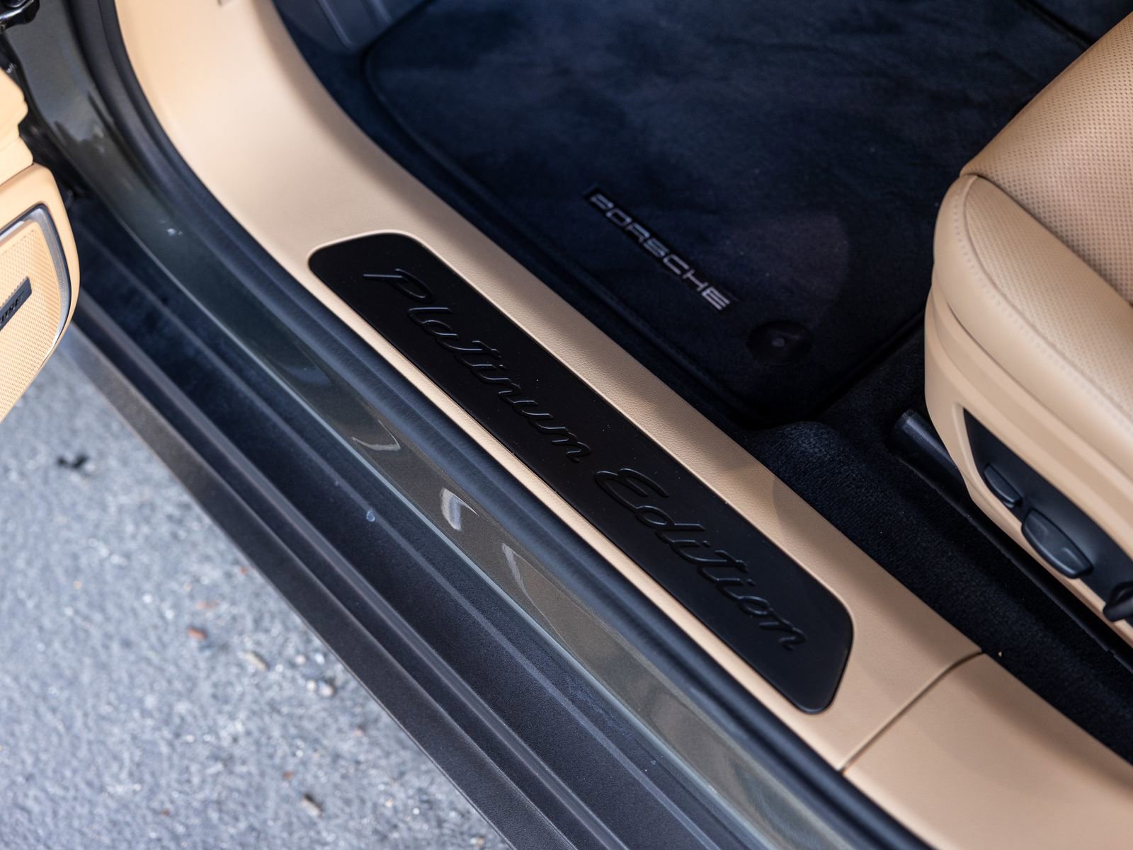 Certified 2023 Porsche Panamera Platinum Edition image 27