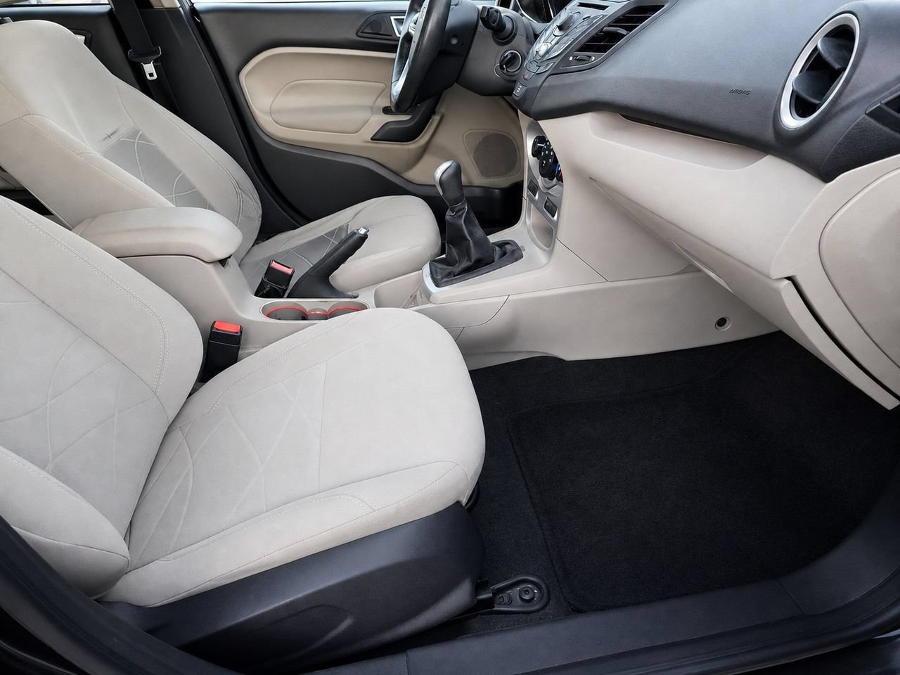 Used 2014 Ford Fiesta SE FWD image 38