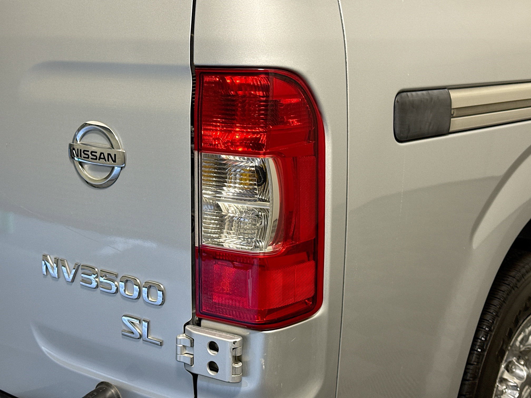 Used 2018 Nissan NV 3500 SL image 32