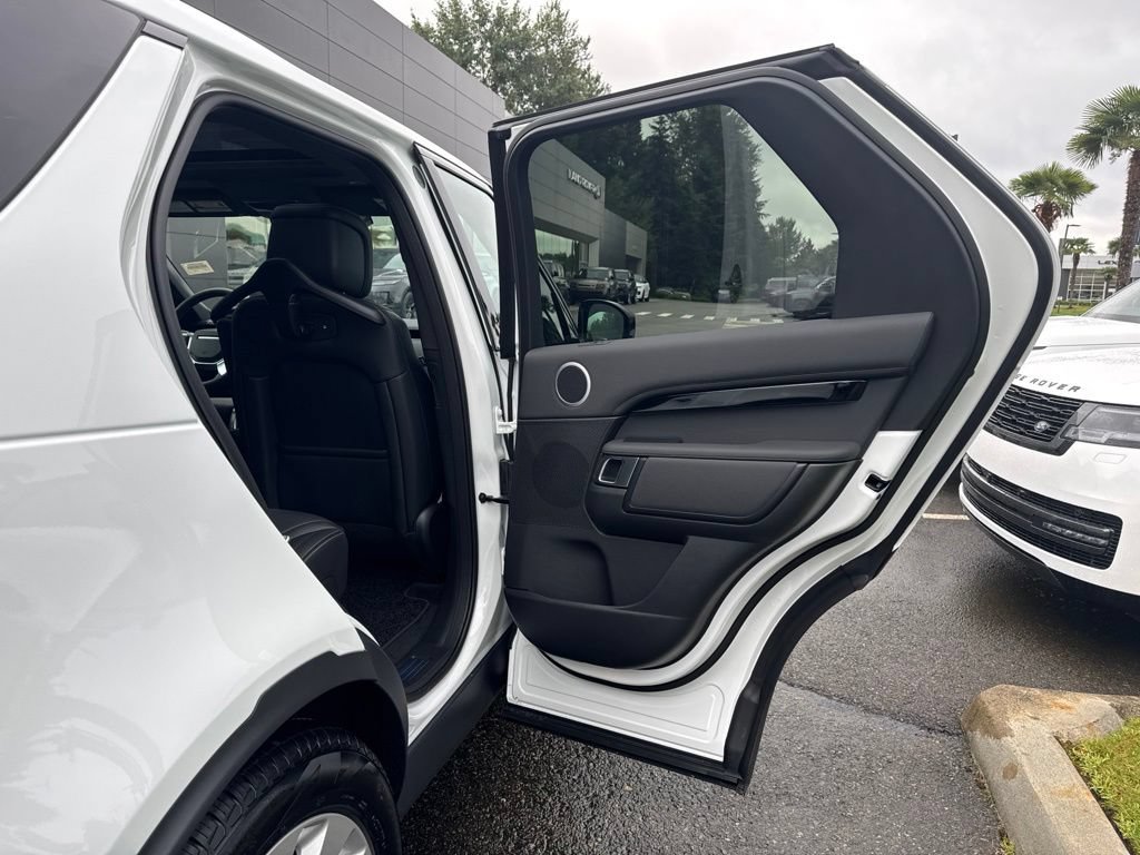 New 2026 Land Rover Discovery S AWD/4WD image 17