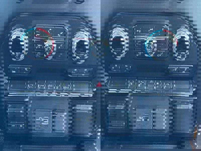 Used 2020 GMC Sierra 1500 Elevation w/ Elevation Value Package image 14