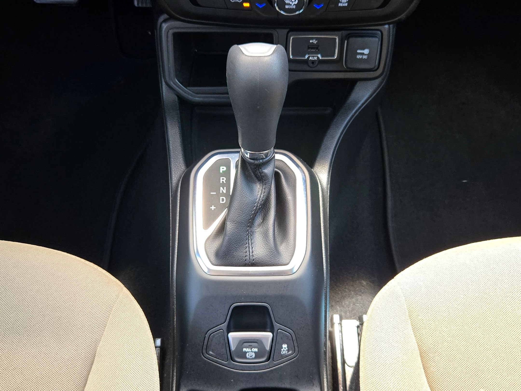 Used 2018 Jeep Renegade Latitude FWD image 19