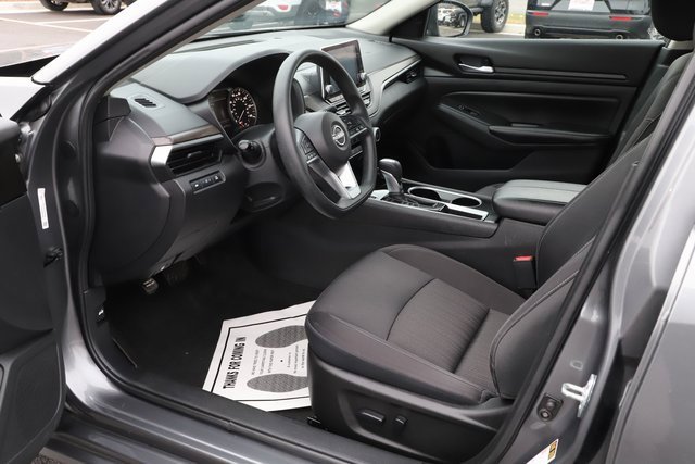 Used 2024 Nissan Altima 2.5 SV image 9