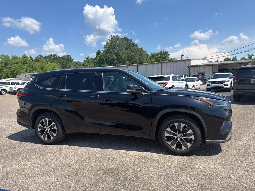 Used 2021 Toyota Highlander XLE FWD image 5