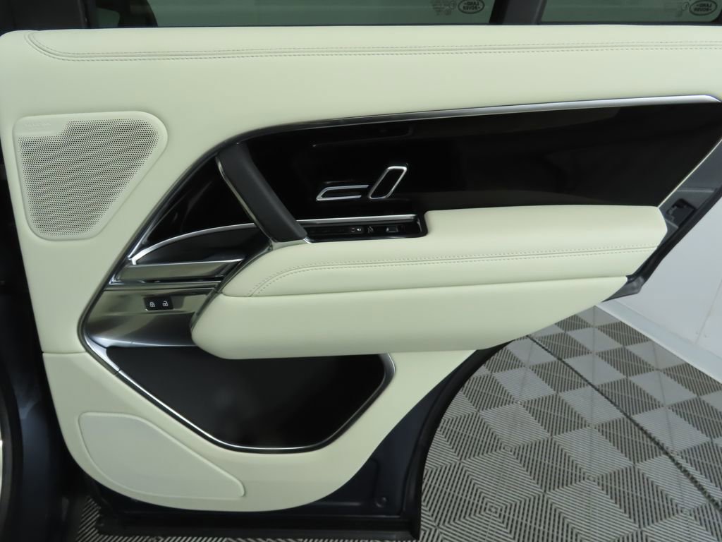 New 2025 Land Rover Range Rover SE image 28