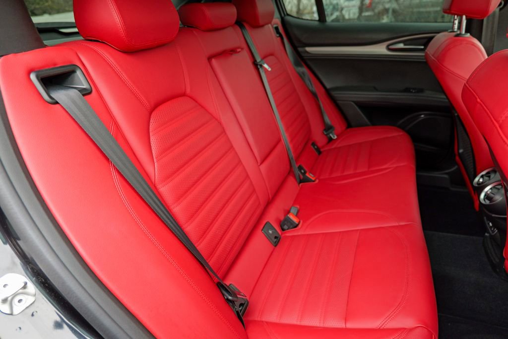 Used 2024 Alfa Romeo Stelvio Ti w/ Performance Driving Package image 33
