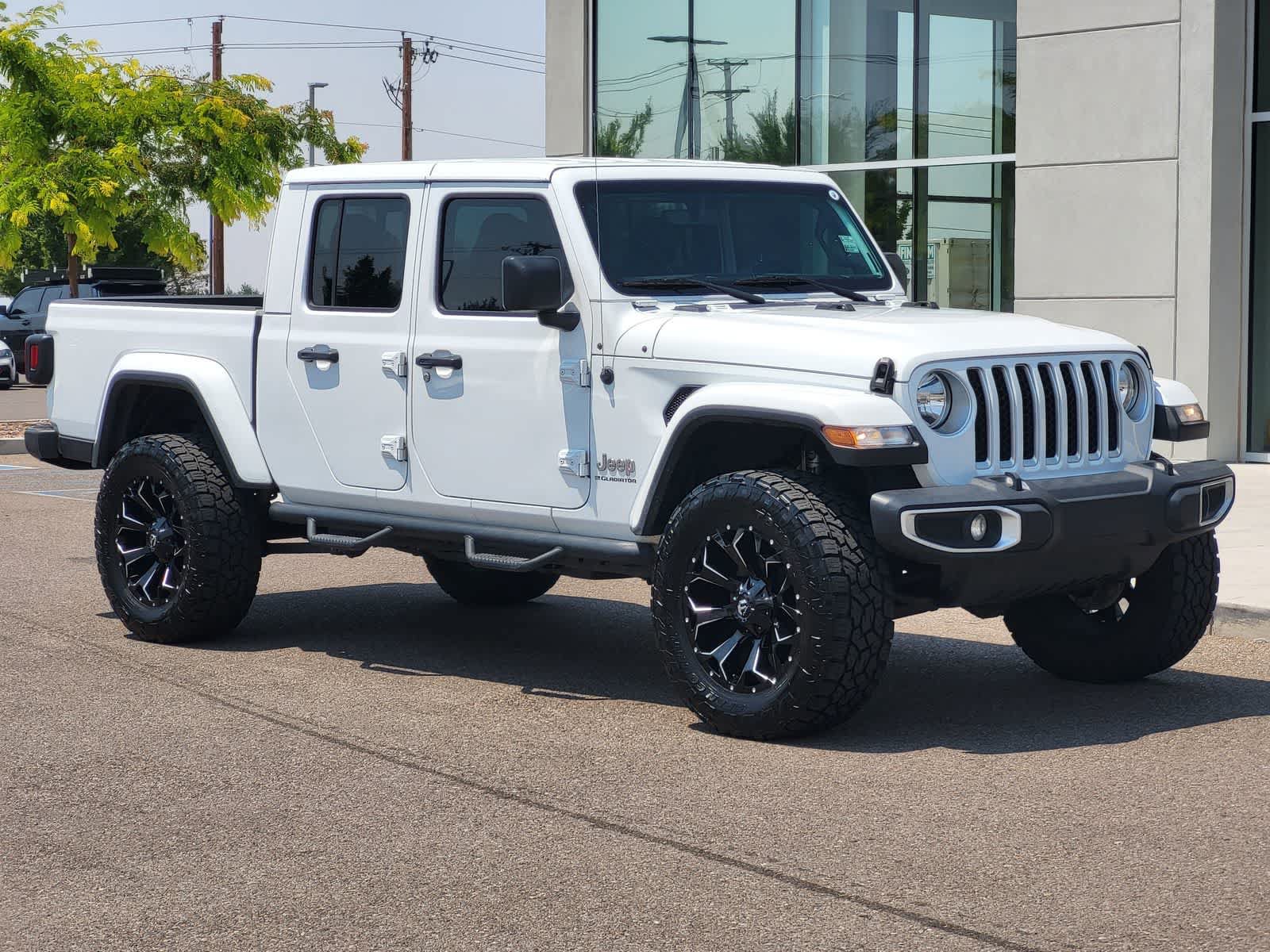 Used 2023 Jeep Gladiator Overland w/ Popular Equipment Package AWD/4WD image 3