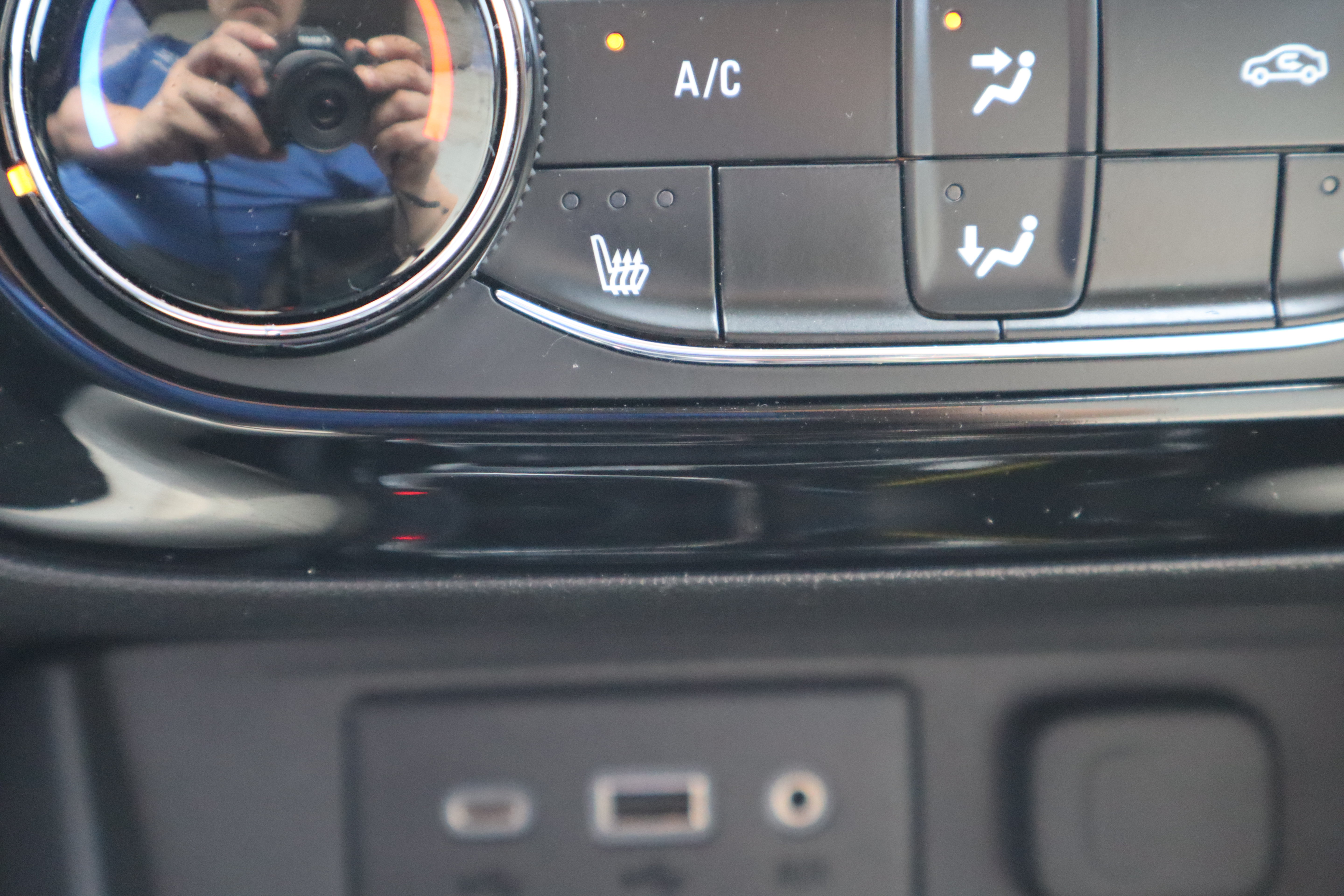 Used 2023 Buick Encore GX Preferred w/ Cold Weather Comfort Package FWD image 21