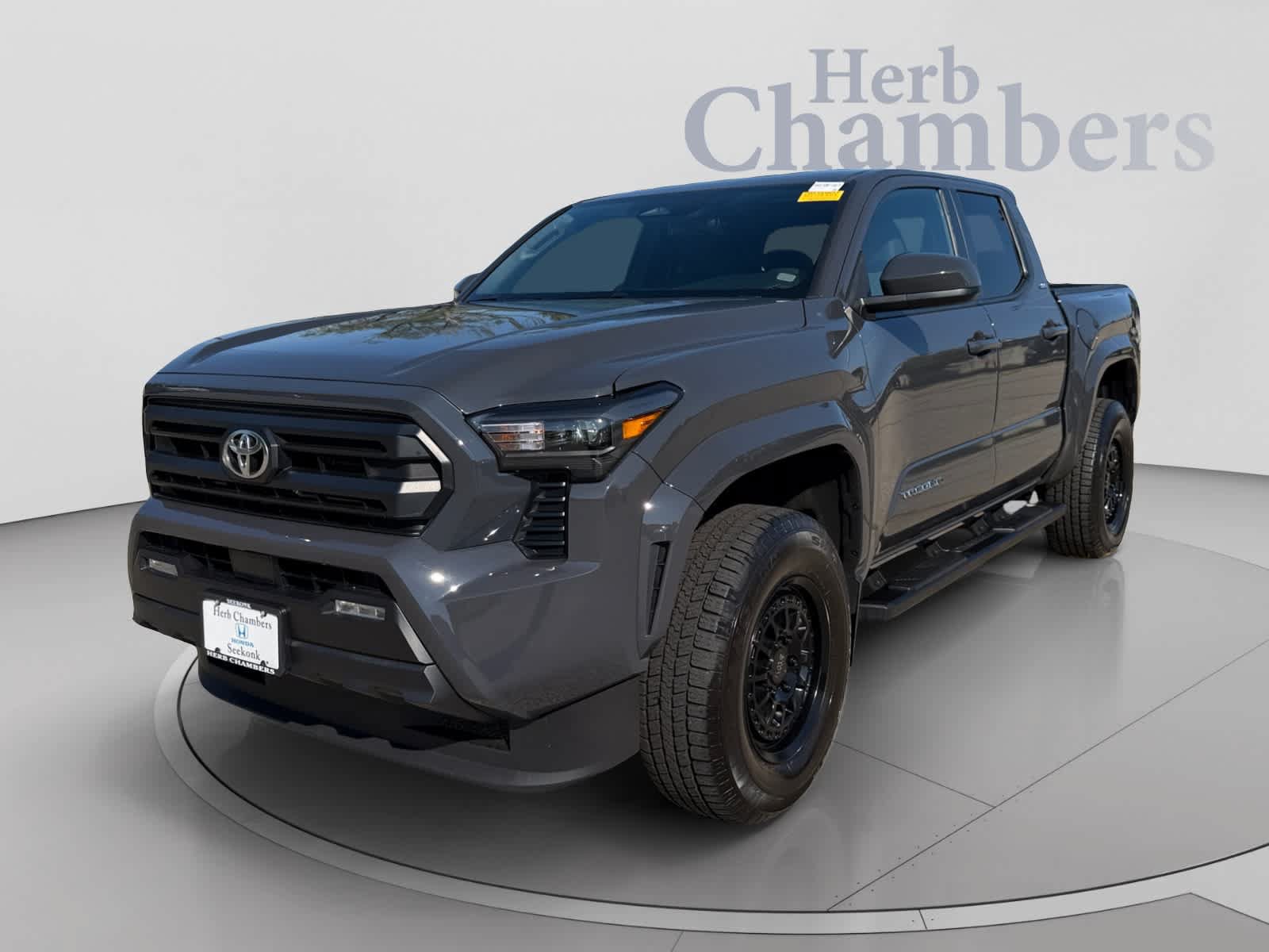 Used 2025 Toyota Tacoma SR5 AWD/4WD image 9