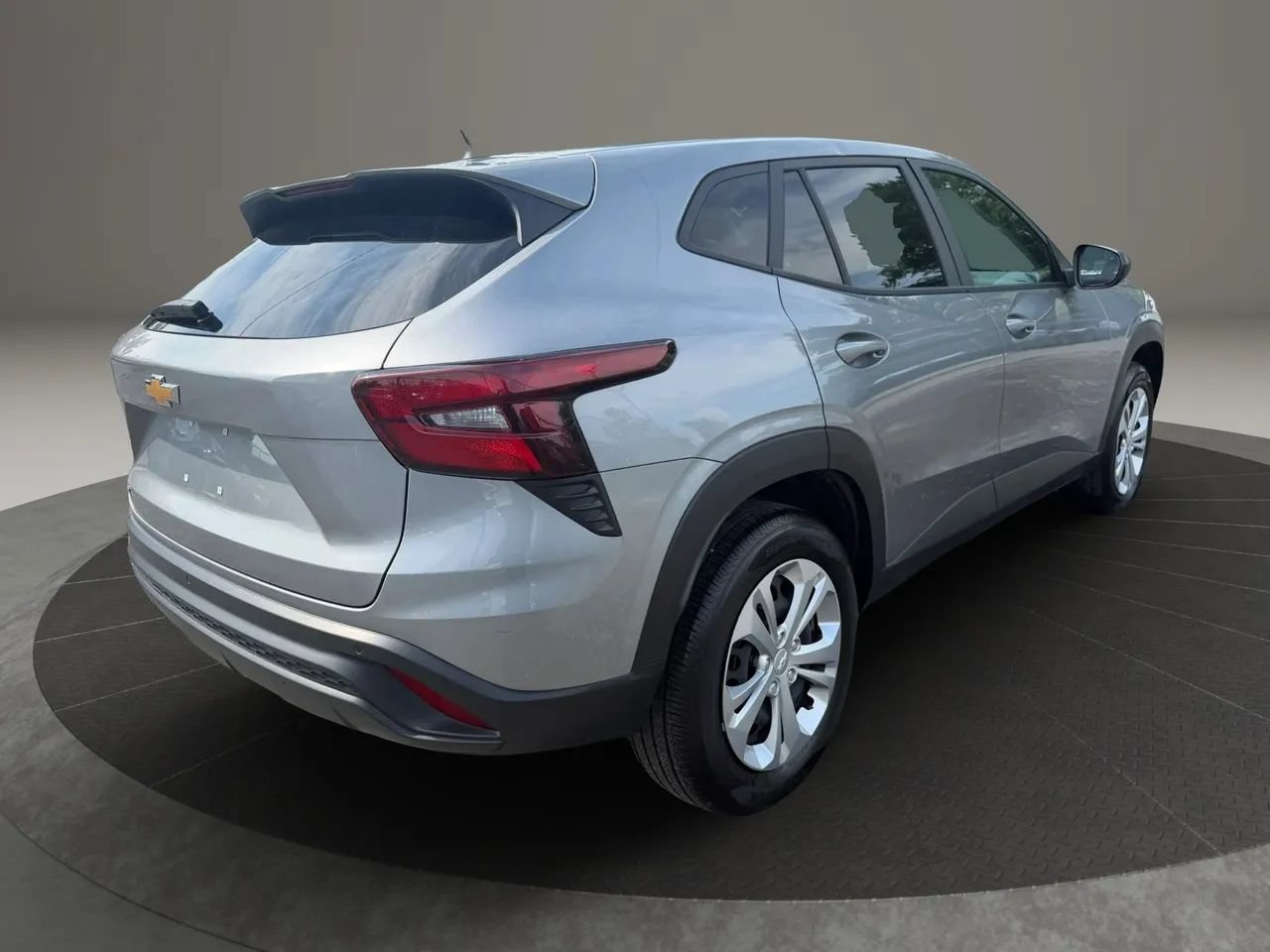 Used 2024 Chevrolet Trax LS w/ Driver Confidence Package FWD image 5