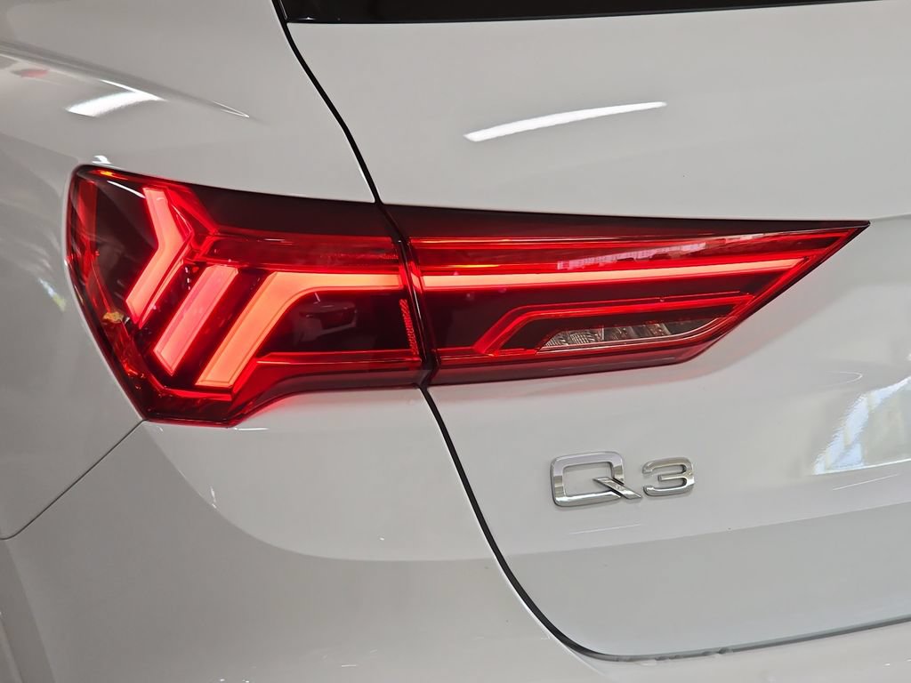 Used 2022 Audi Q3 2.0T Premium Plus w/ Premium Plus Package AWD/4WD image 33