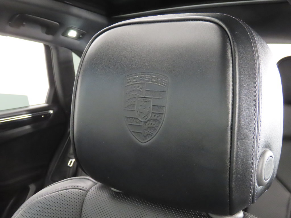 Certified 2026 Porsche Macan AWD/4WD image 40