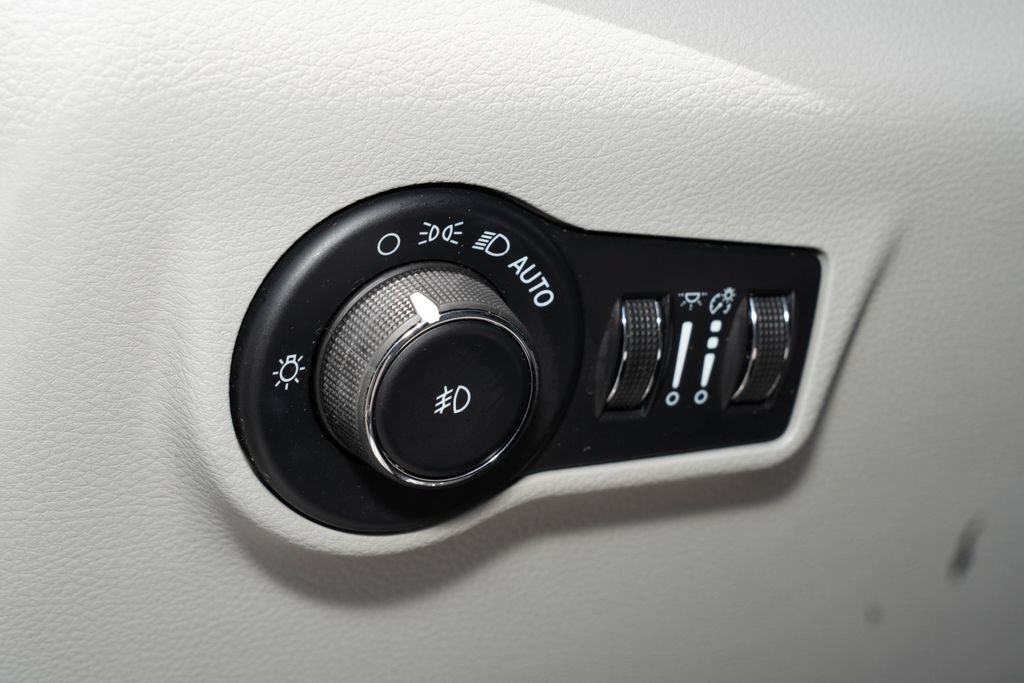 Used 2022 Jeep Compass Limited w/ Elite Group AWD/4WD image 30