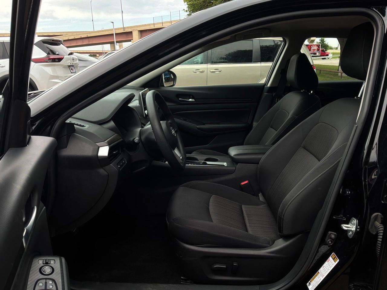 Used 2025 Nissan Altima 2.5 SV FWD image 10