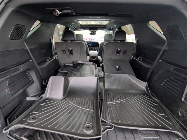 Used 2024 Chevrolet Traverse RS image 27