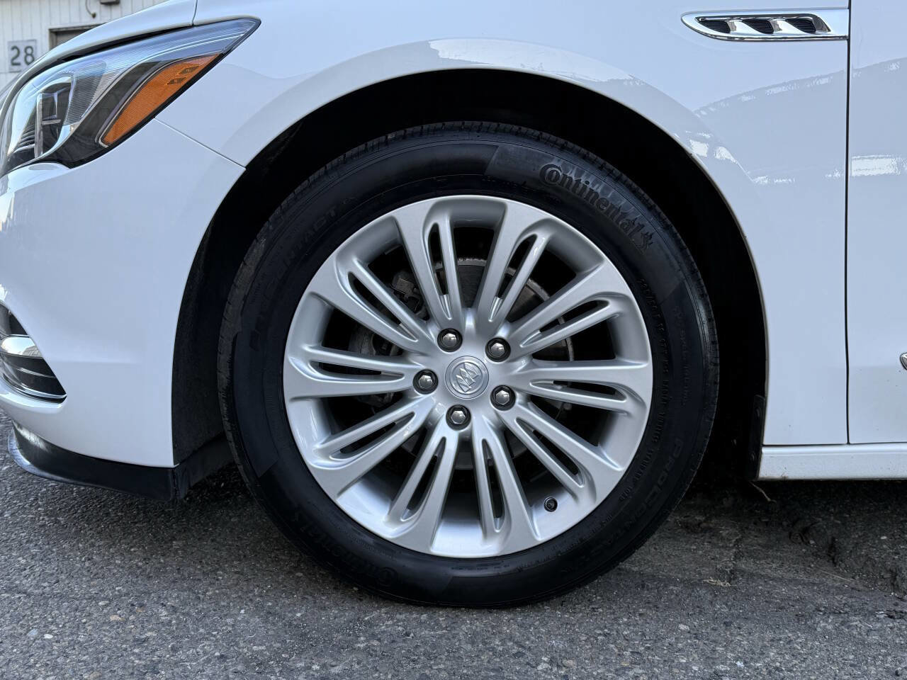 Used 2019 Buick LaCrosse Essence image 16