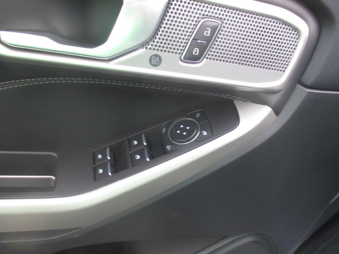 Used 2024 Ford Explorer Limited image 18