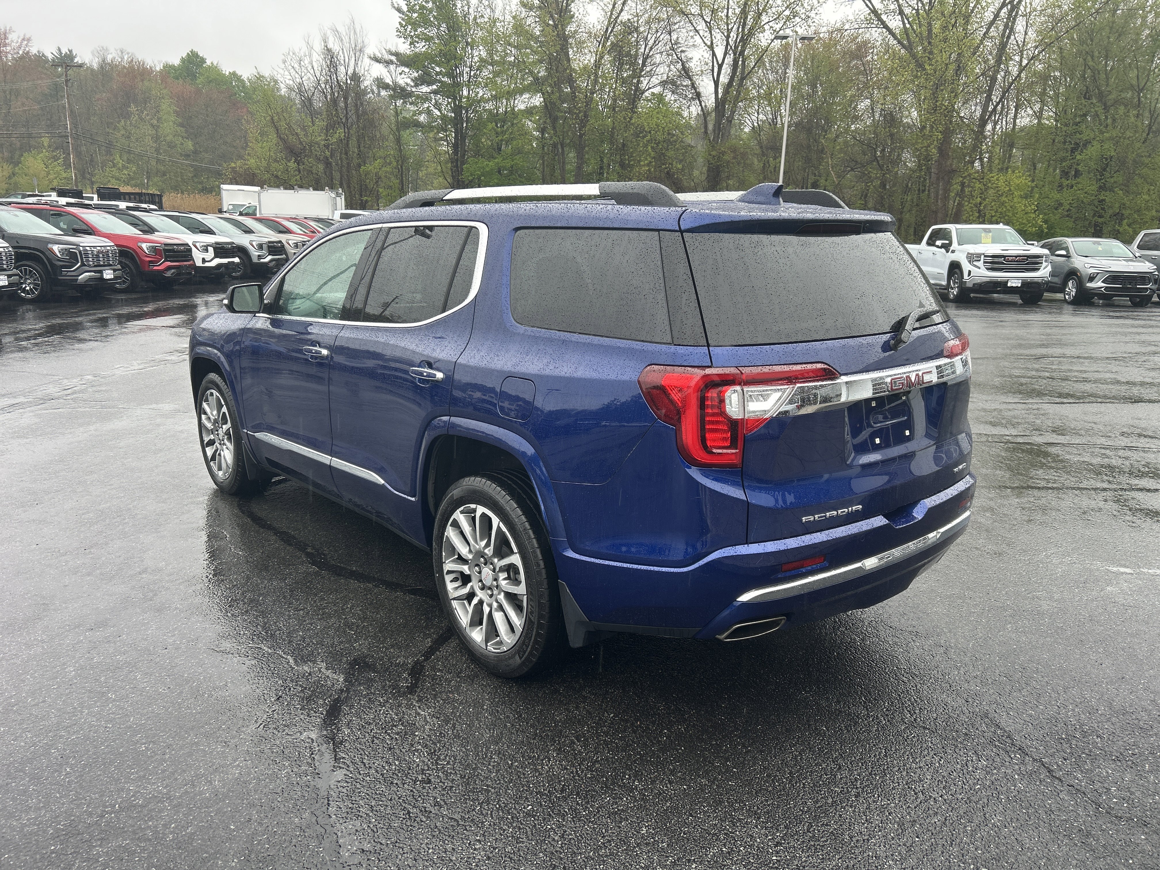 Used 2023 GMC Acadia Denali w/ Denali Technology Package AWD/4WD image 4