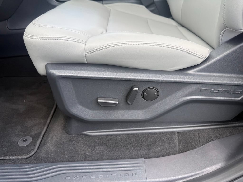 New 2026 Ford Expedition Active AWD/4WD image 16