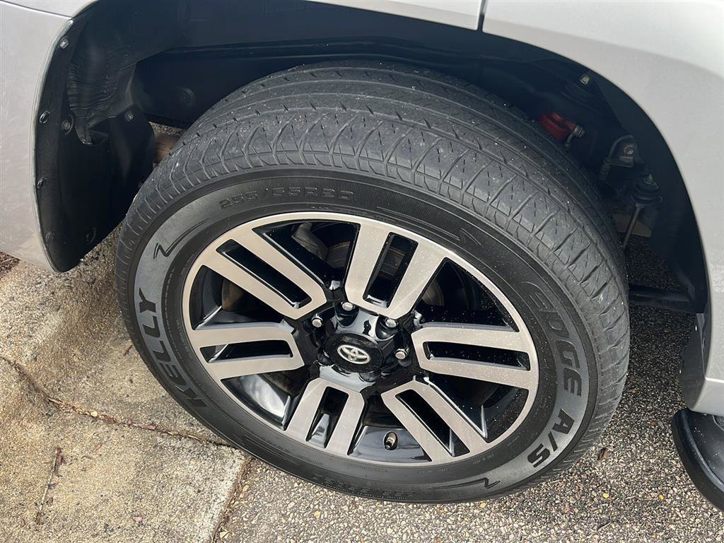 Used 2020 Toyota 4Runner Limited image 18