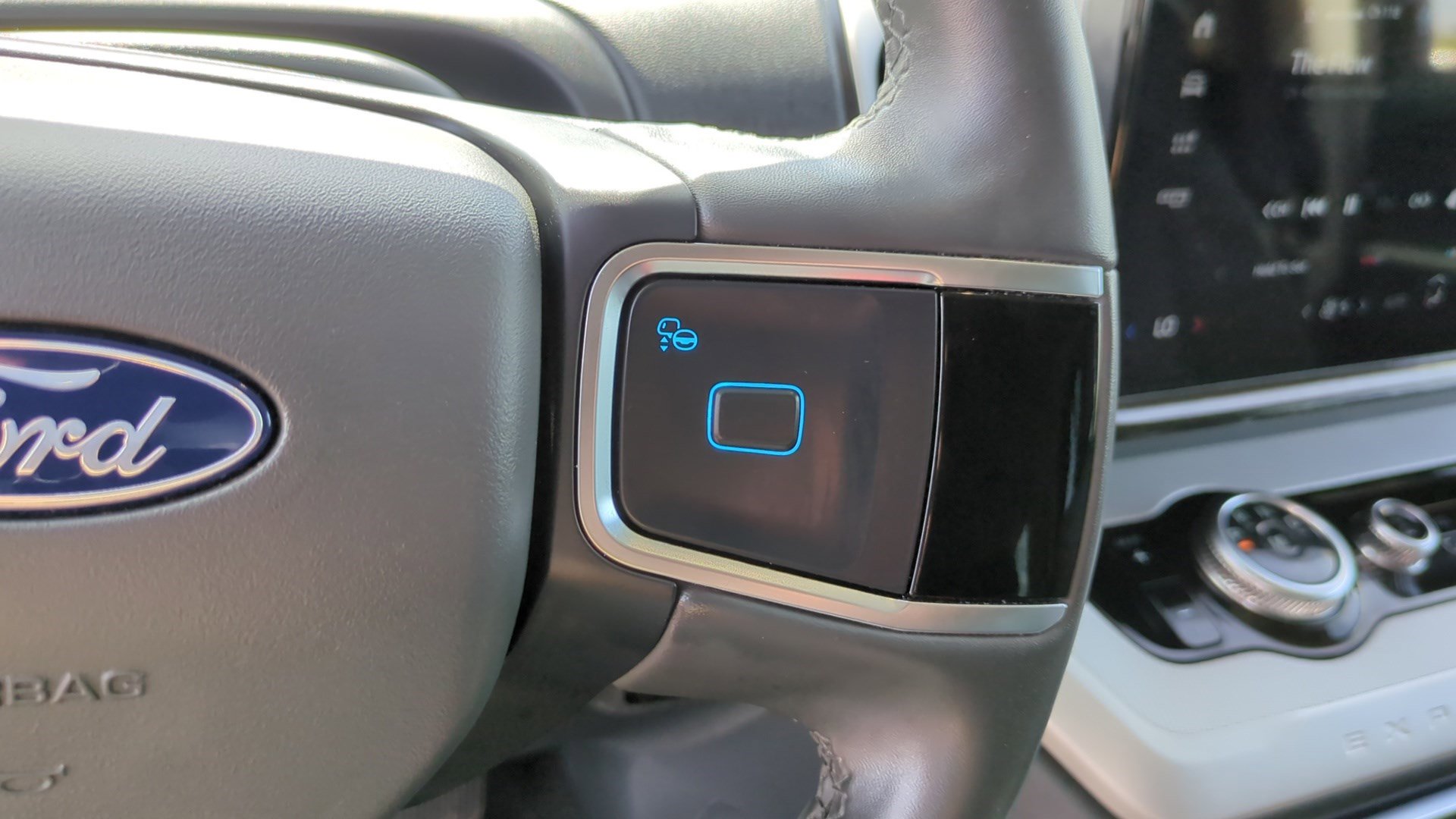 Used 2025 Ford Expedition Active image 18