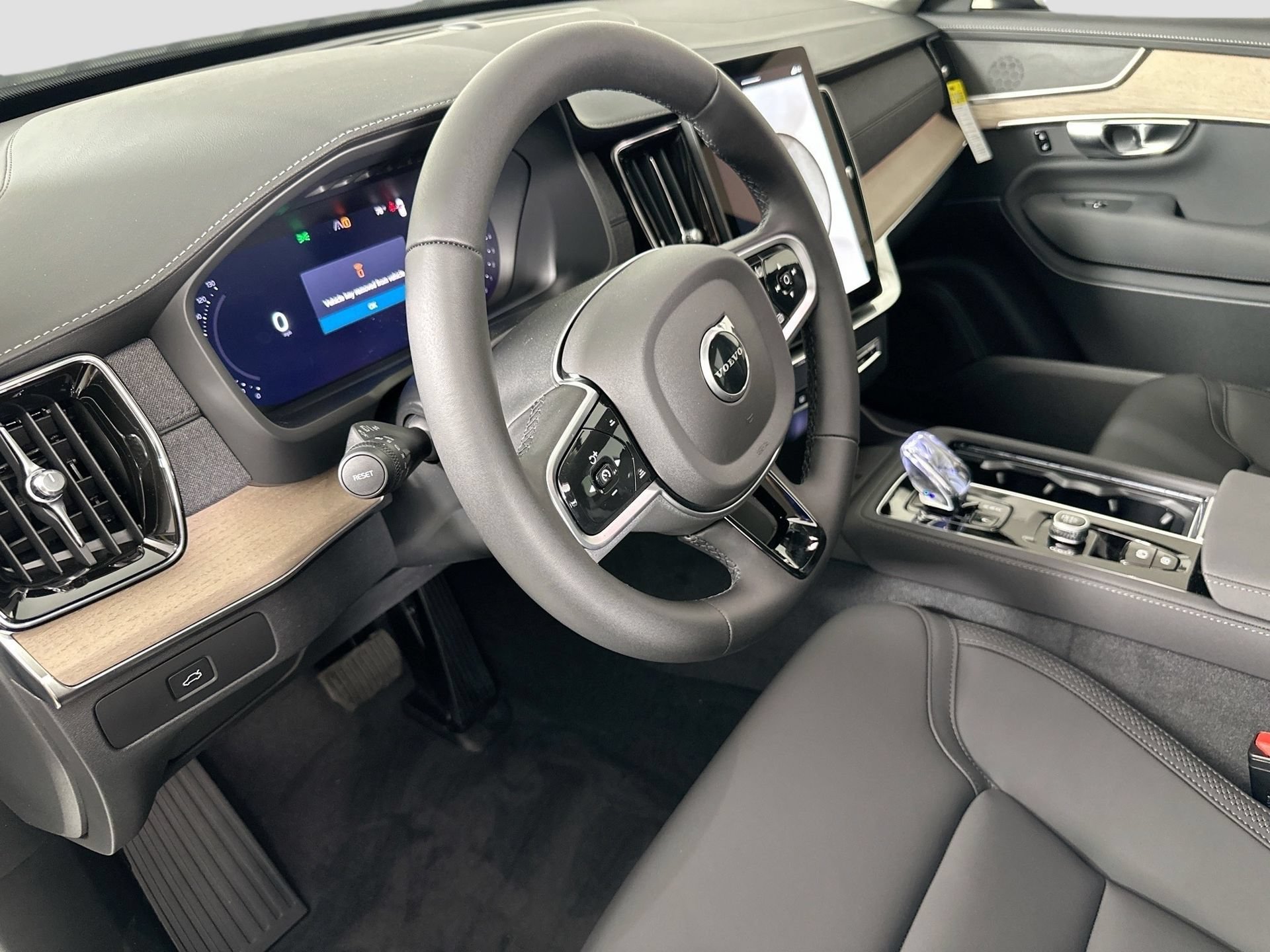 New 2026 Volvo XC90 B5 Plus w/ Protection Package Premier AWD/4WD image 10
