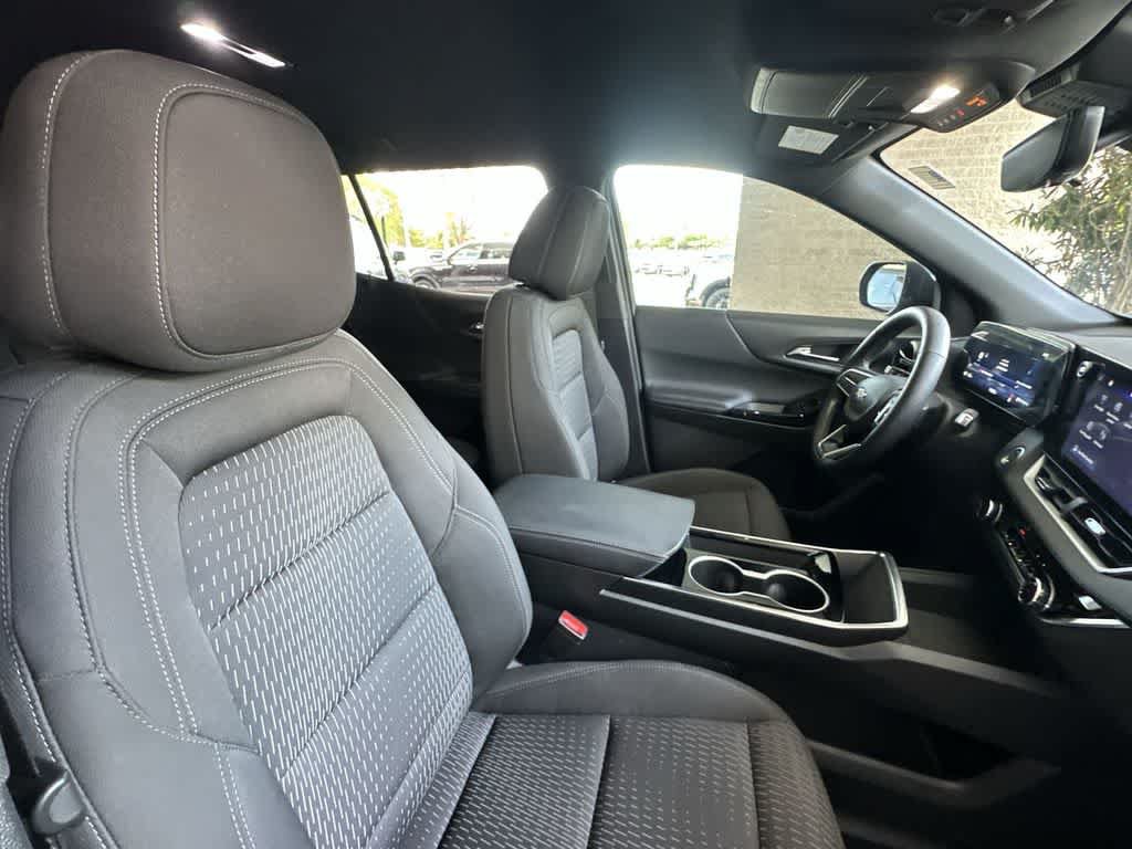 Used 2025 Chevrolet Equinox LT w/ Safety and Technology Package FWD image 27