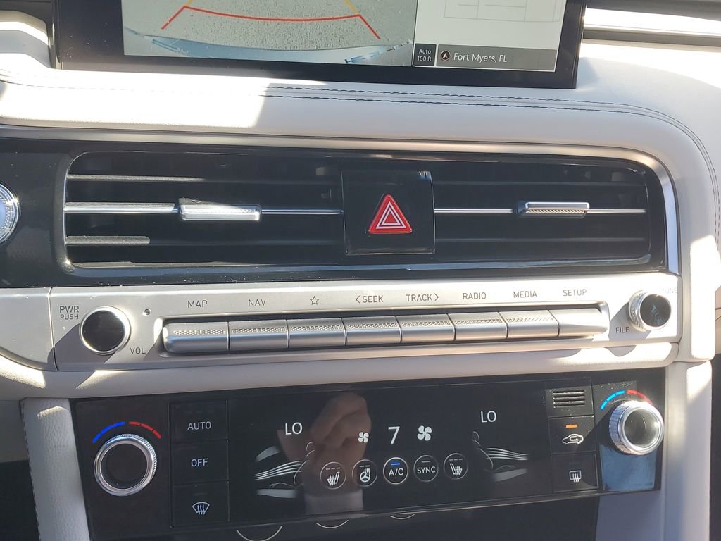 Used 2025 Genesis G70 2.5T image 28