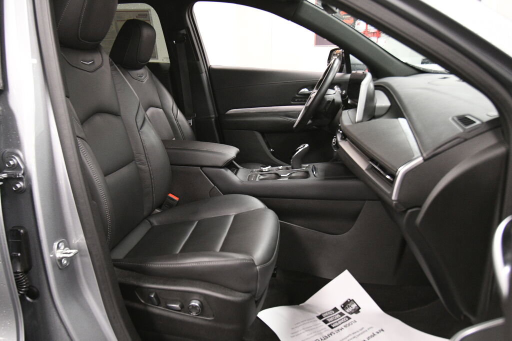 Used 2025 Cadillac XT4 Premium Luxury image 24