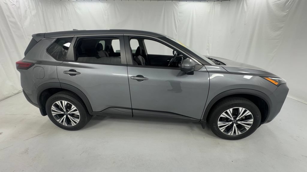 Used 2022 Nissan Rogue SV AWD/4WD image 2