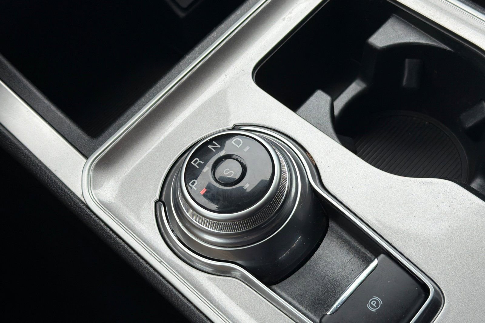 Used 2024 Ford Edge SEL image 21