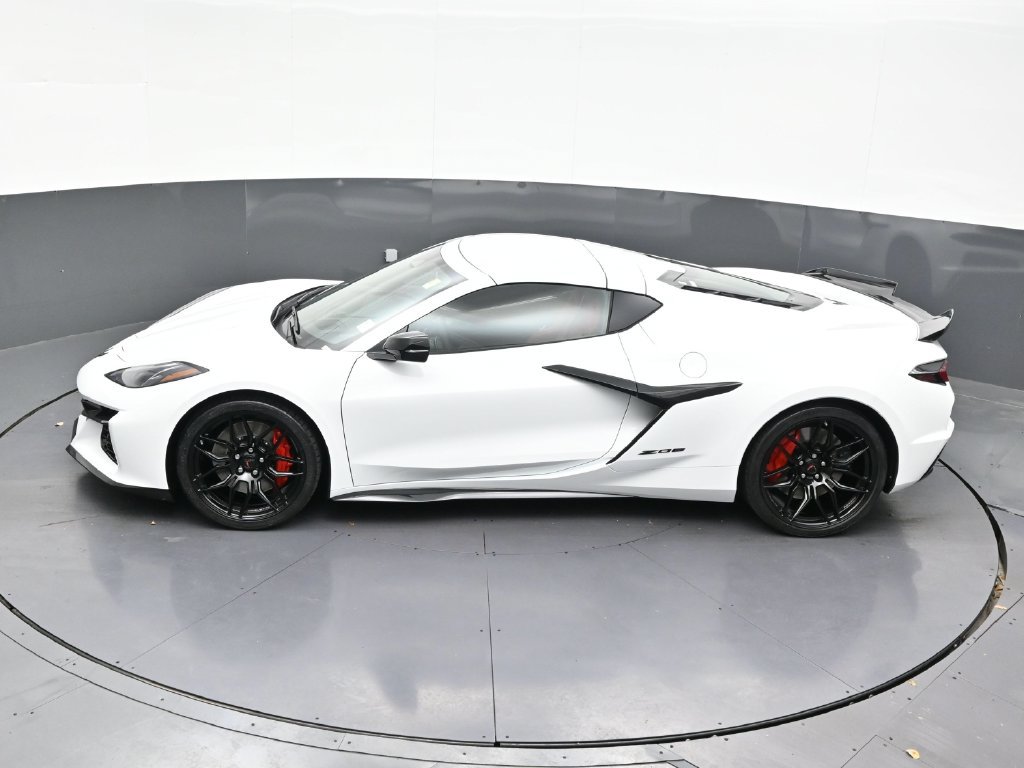 Used 2027 Chevrolet Corvette Z06 RWD image 19