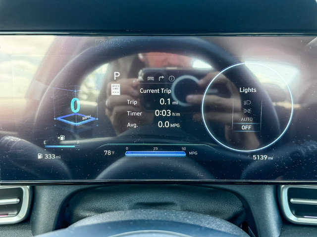 Used 2025 Hyundai Elantra SEL FWD image 19