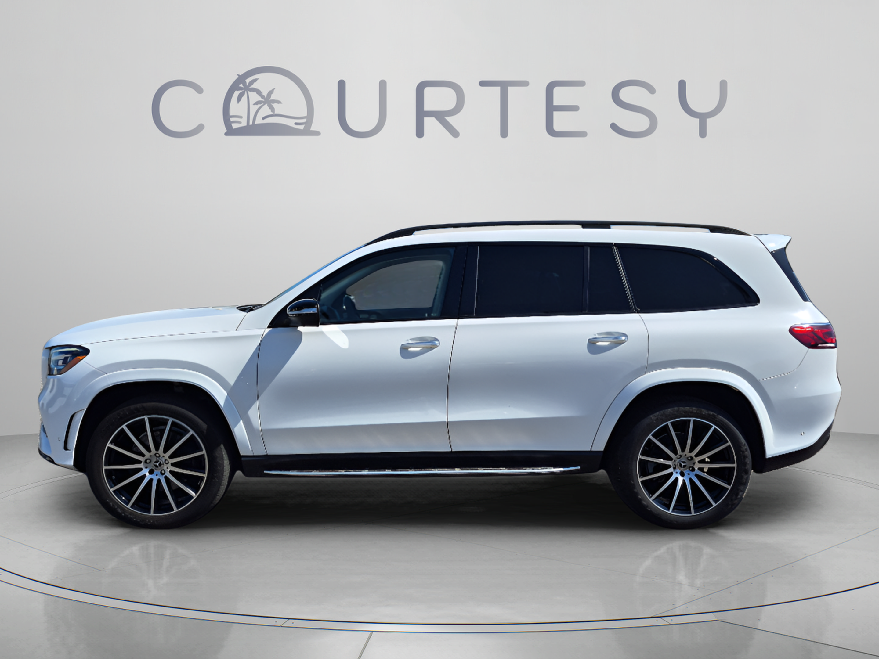 Used 2023 Mercedes-Benz GLS 450 4MATIC w/ AMG Line Exterior image 2