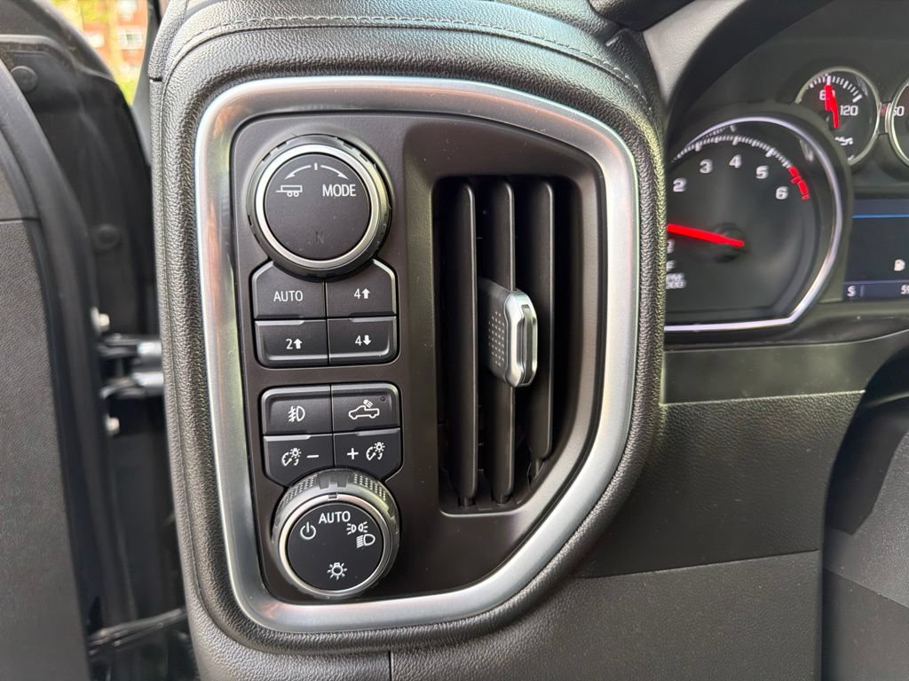 Used 2020 Chevrolet Silverado 1500 LT Trail Boss AWD/4WD image 15