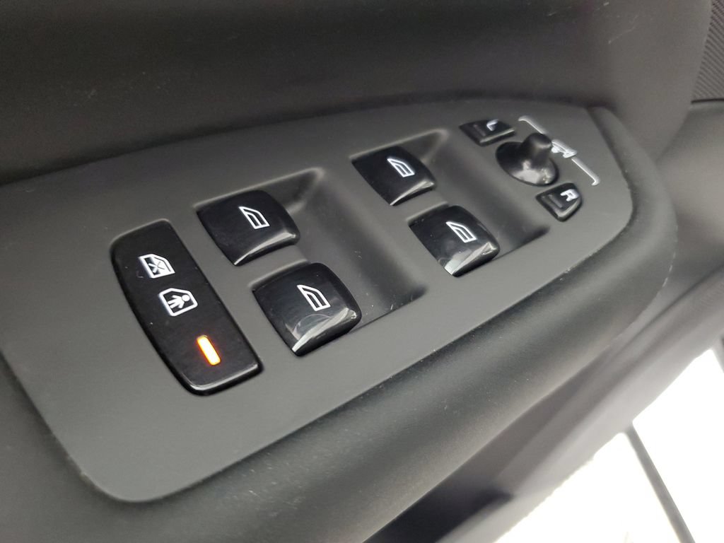 Used 2025 Volvo XC90 B6 Plus w/ Protection Package Premier AWD/4WD image 20