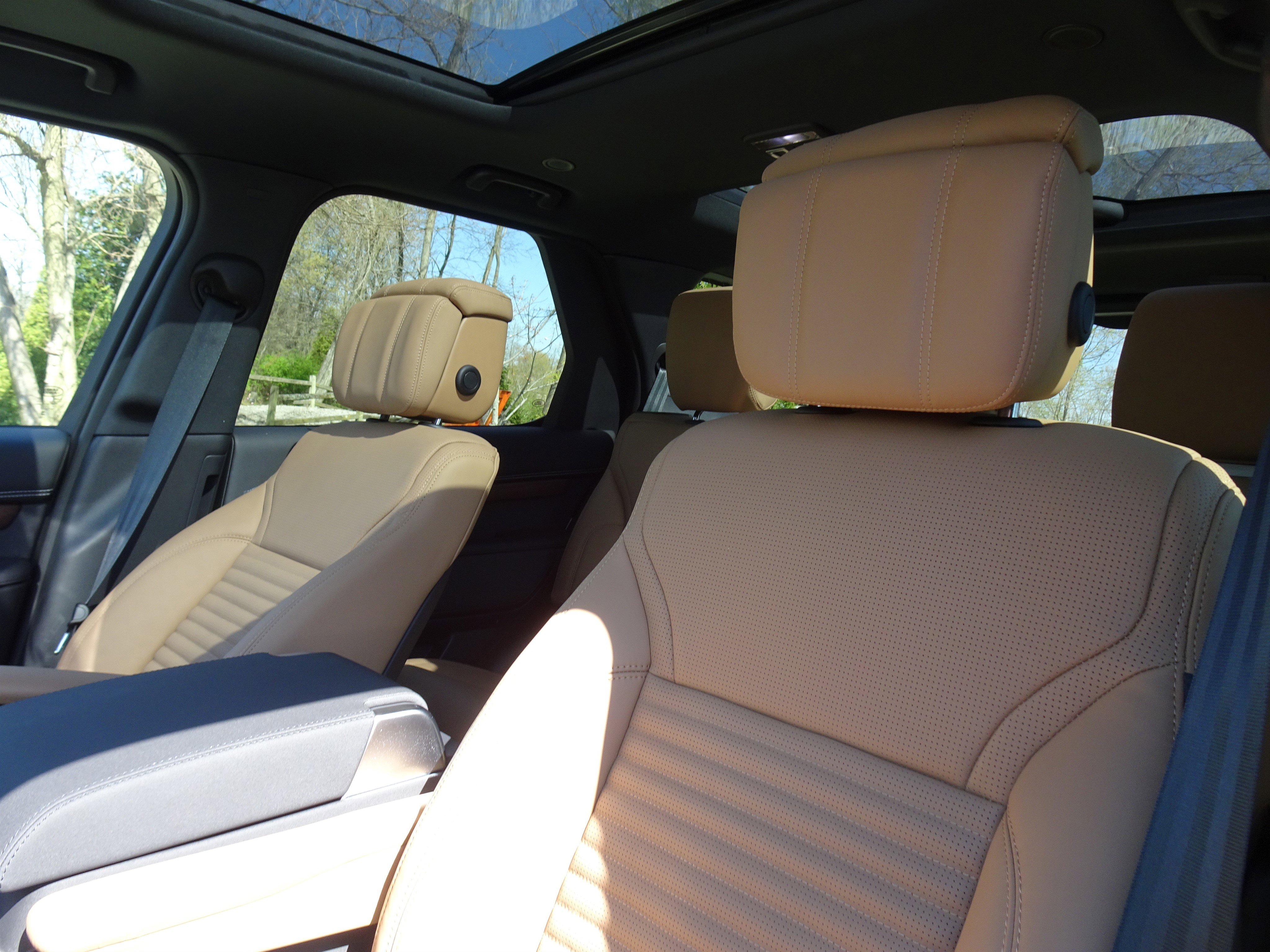 New 2025 Land Rover Discovery Dynamic SE image 17