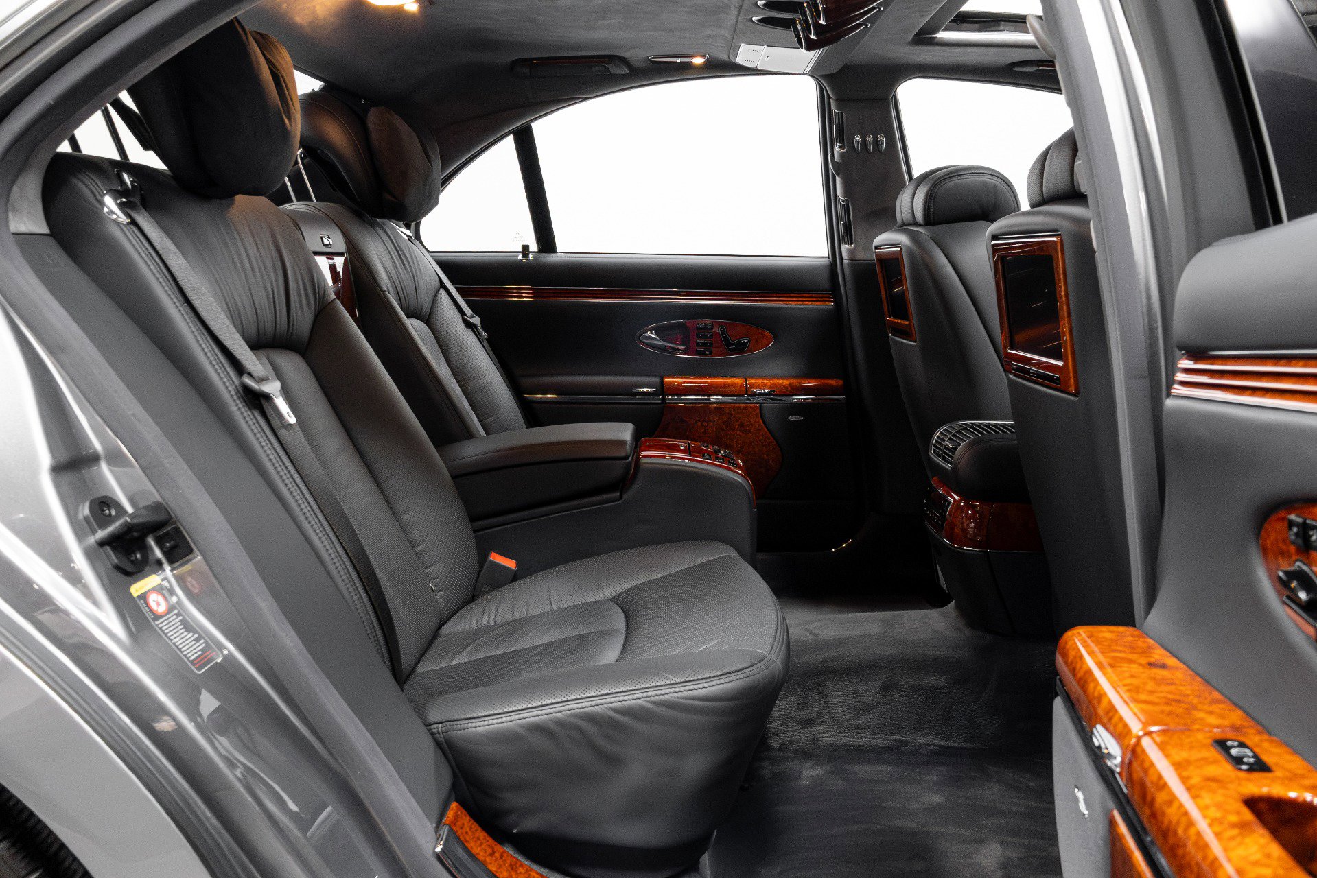 Used 2004 Maybach 57 image 22