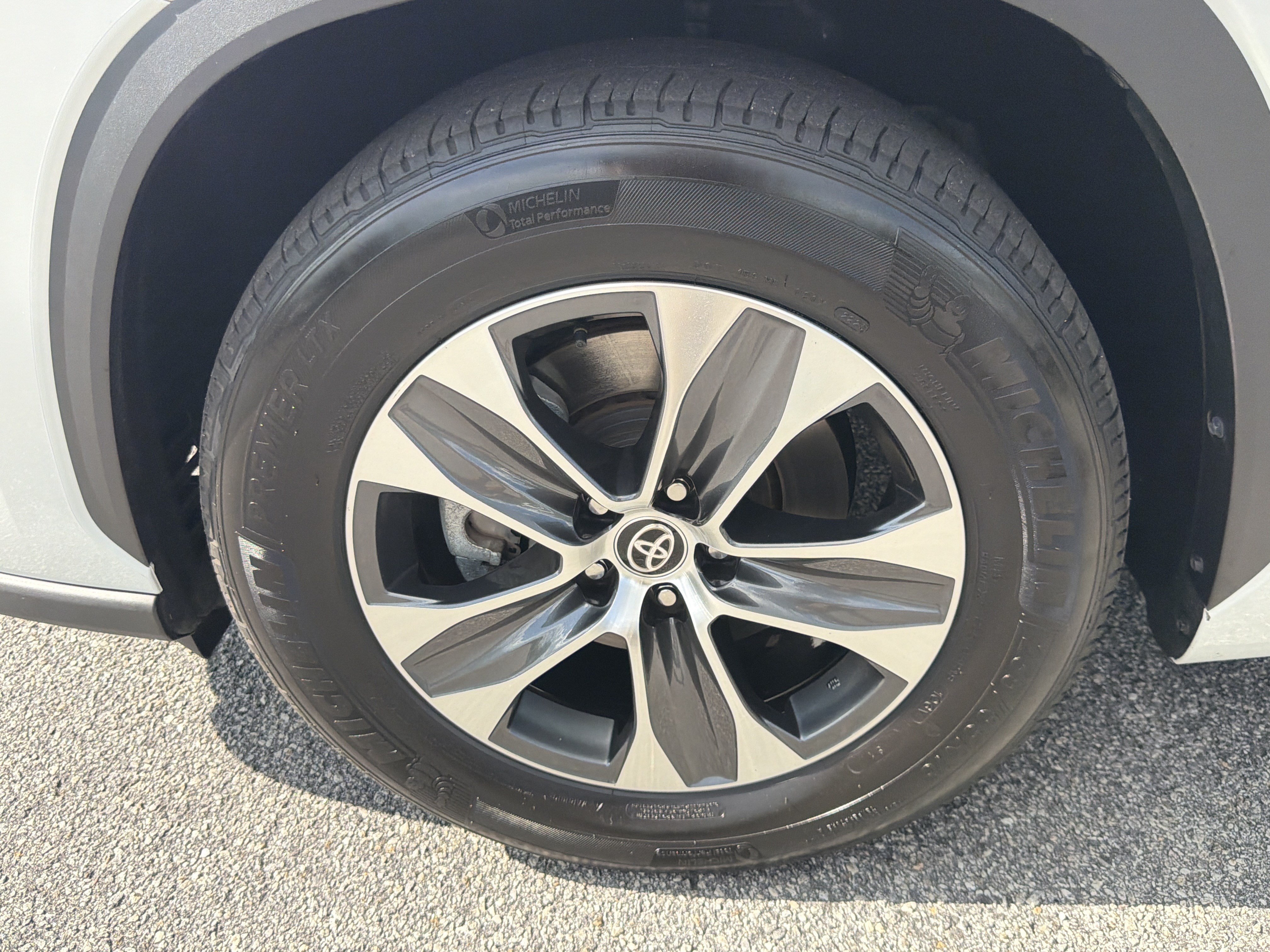 Certified 2025 Toyota Highlander XLE FWD image 22
