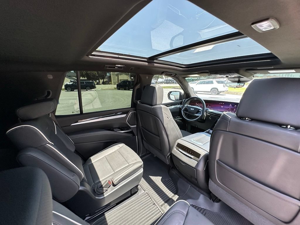 Used 2025 Cadillac Escalade Sport RWD image 15