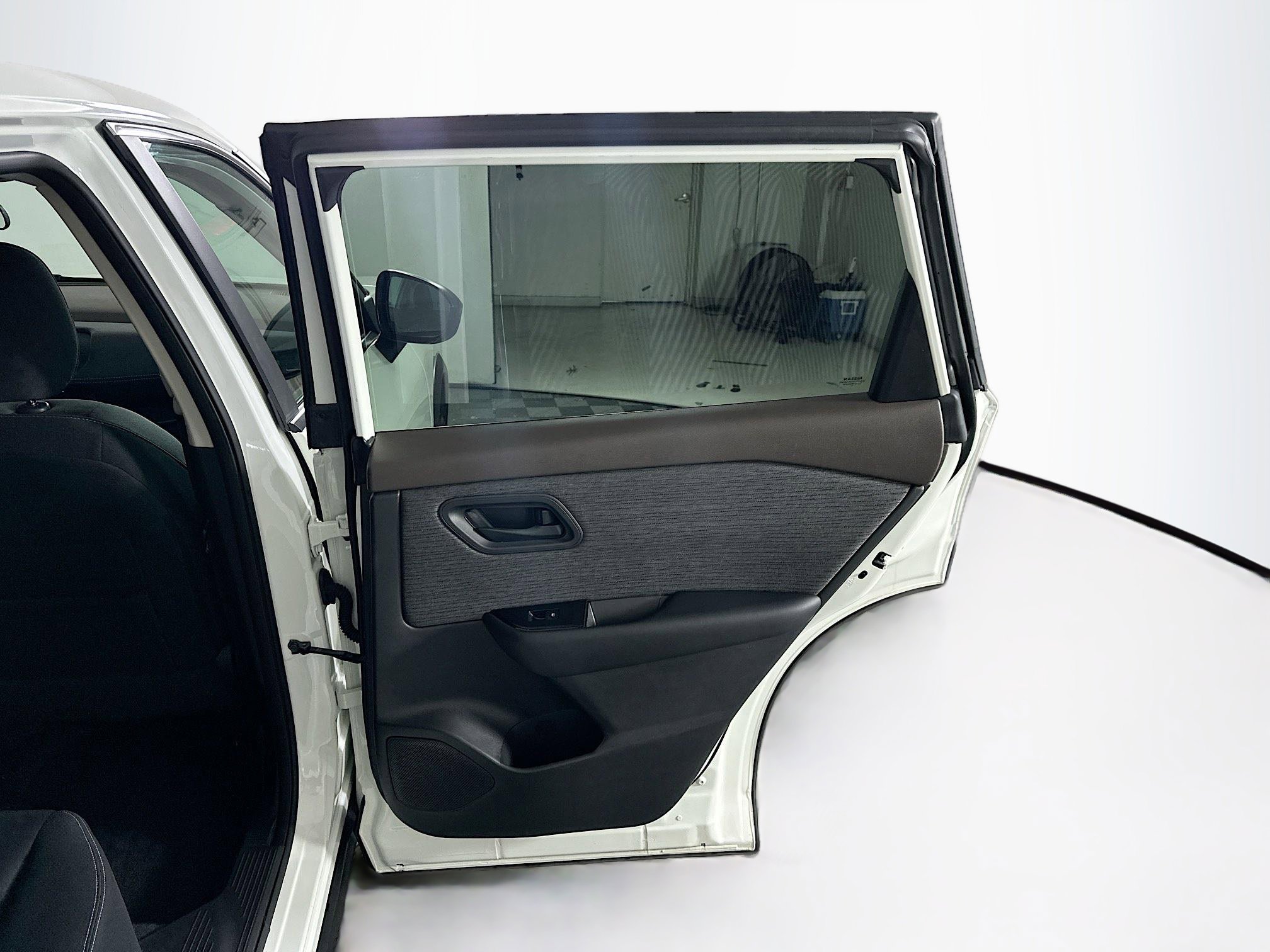 Used 2023 Nissan Rogue S image 28