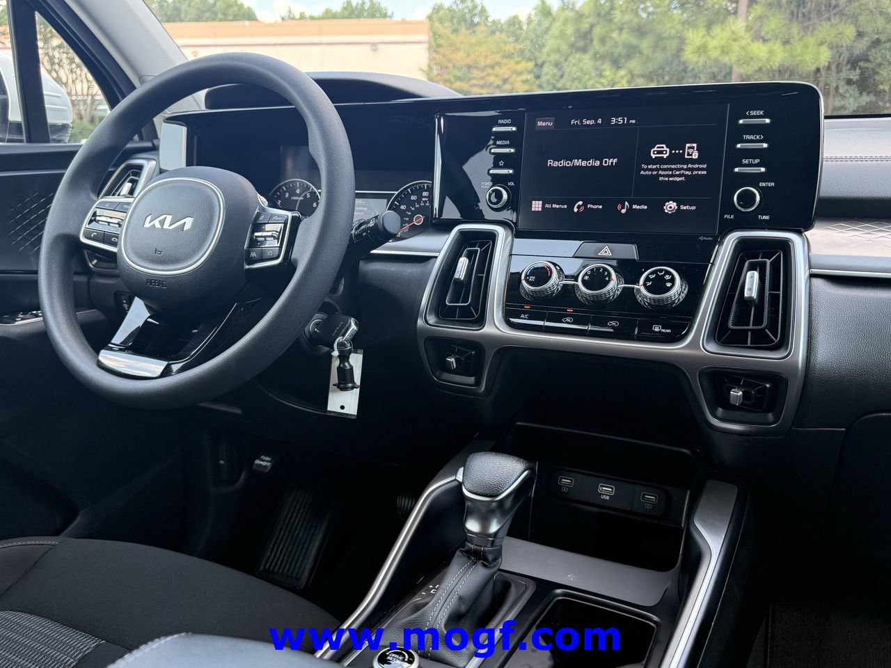 Used 2023 Kia Sorento LX FWD image 6