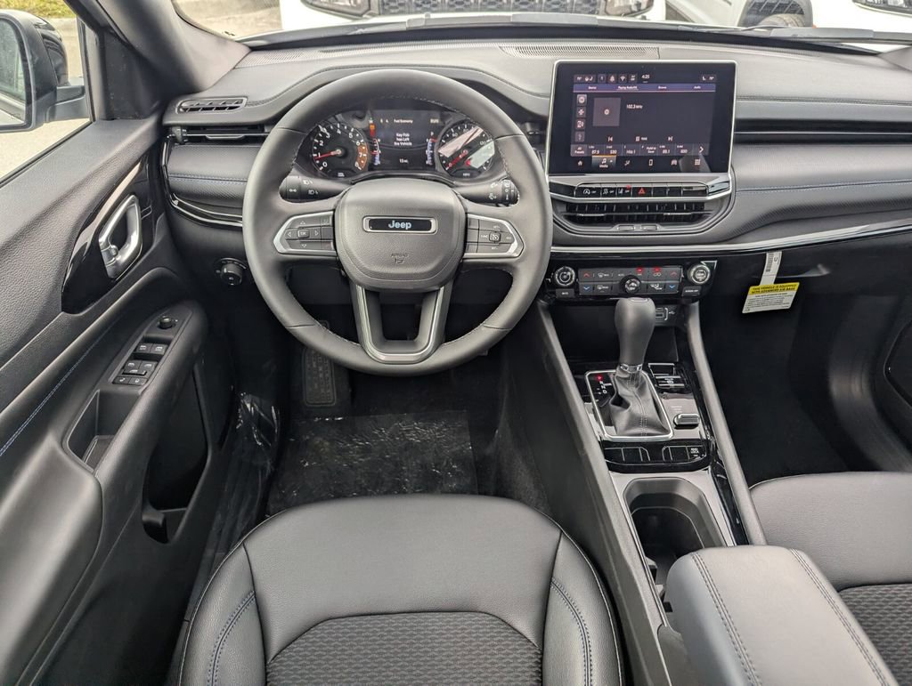 New 2026 Jeep Compass Latitude image 10