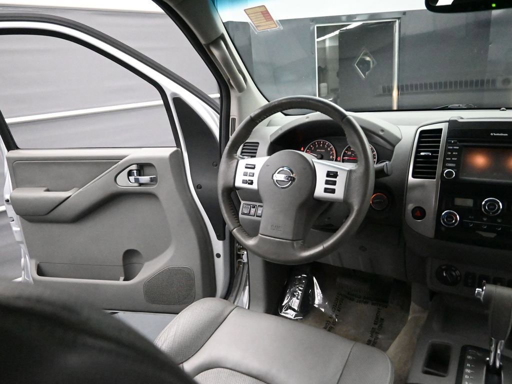 Used 2014 Nissan Frontier SL w/ SL Moonroof Package image 21