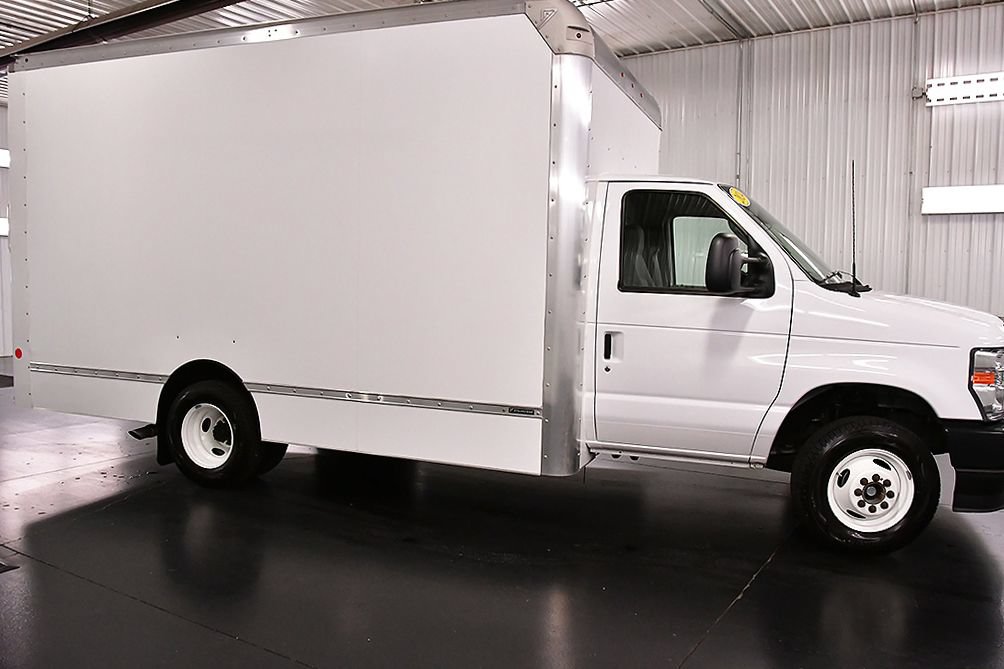 Used 2024 Ford E-450 and Econoline 450 Super Duty w/ Driver's Safety Package RWD image 7
