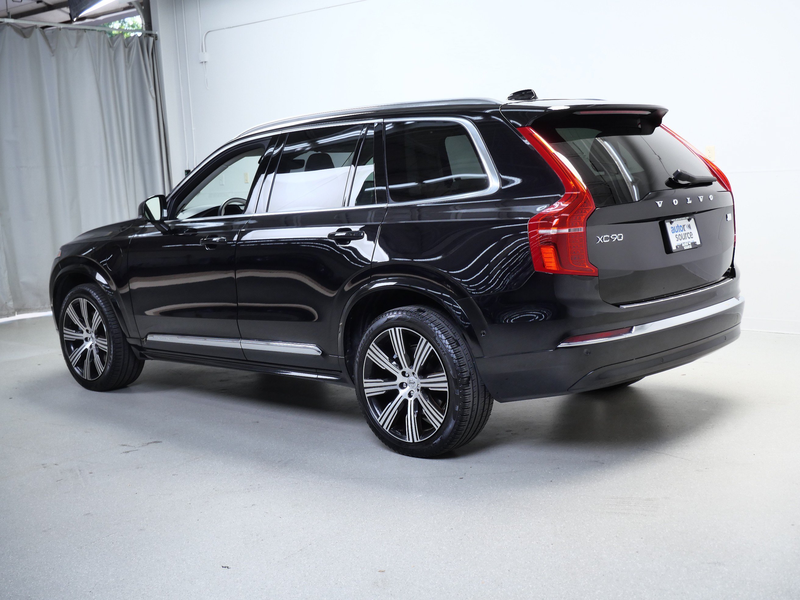 Used 2024 Volvo XC90 T8 Plus w/ Protection Package Premier AWD/4WD image 11