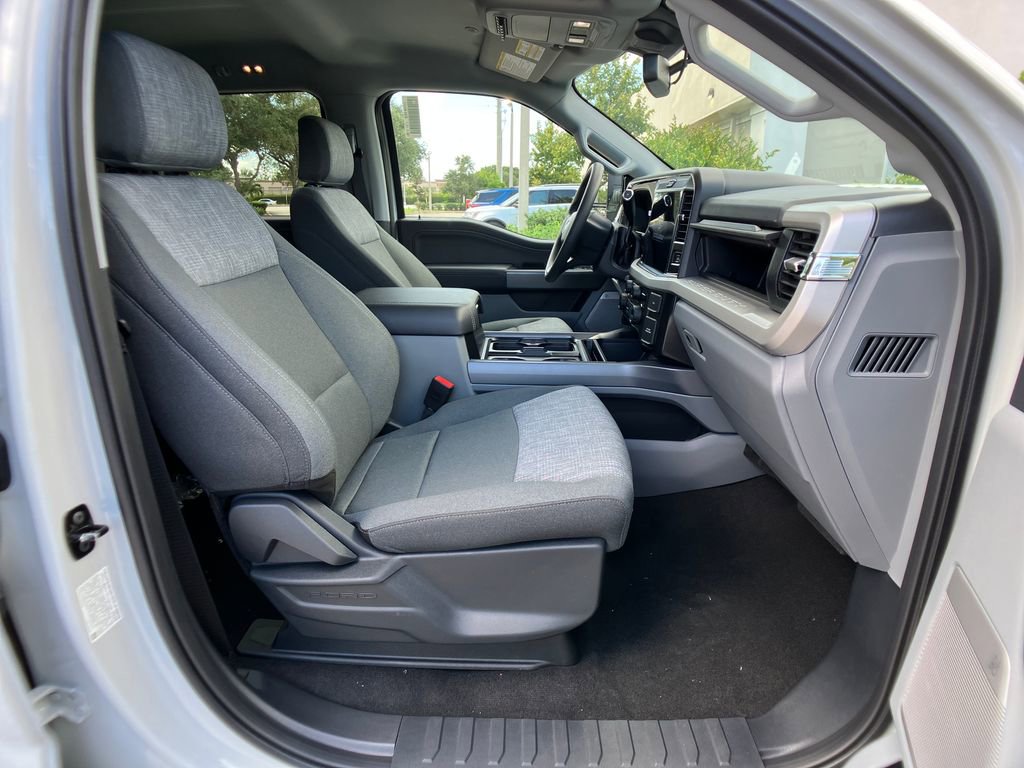 New 2026 Ford F250 XLT w/ XLT Premium Package AWD/4WD image 5